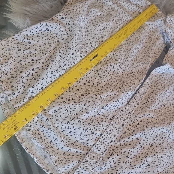 Patterned White Short Sleeve Shirt - Picture 4 of 10